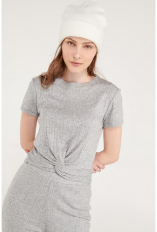 Camiseta chic manga corta con tela importada.