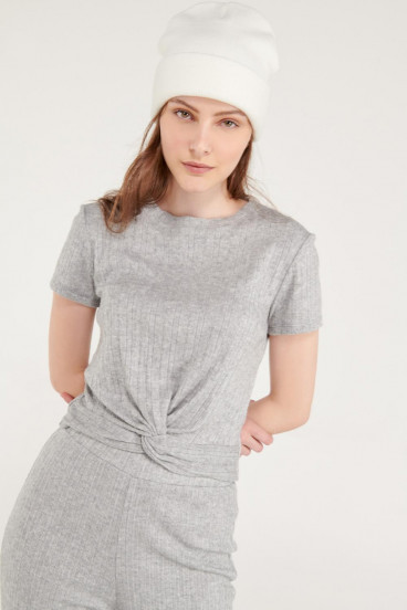 Camiseta chic manga corta con tela importada.