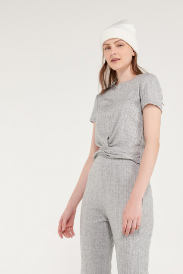 Camiseta chic manga corta con tela importada.