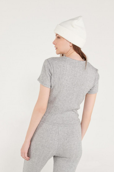 Camiseta chic manga corta con tela importada.