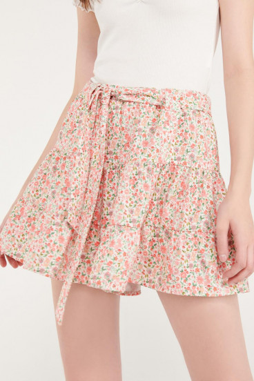 Short boleros y cinturón.