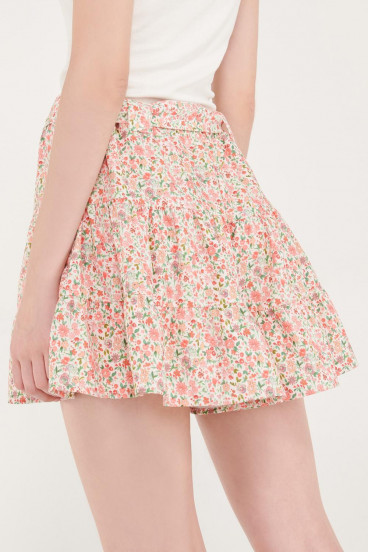 Short boleros y cinturón.