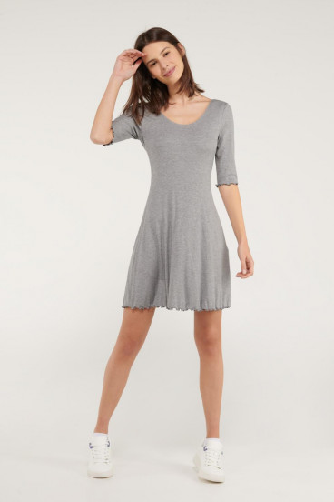 Vestido chic manga larga unicolor.