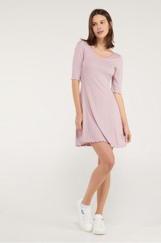 Vestido chic manga larga unicolor.