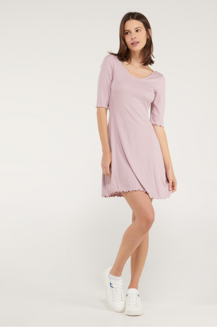 Vestido chic manga larga unicolor.