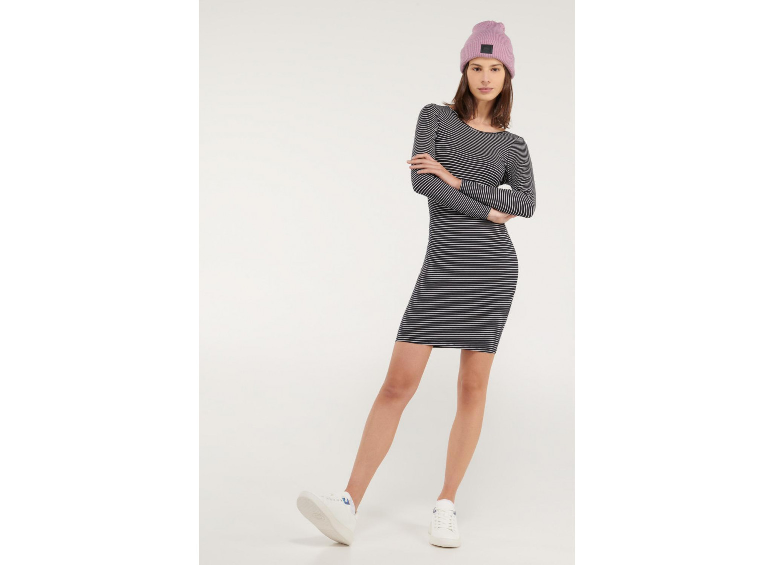 Vestido chic manga larga con detalle espalda.