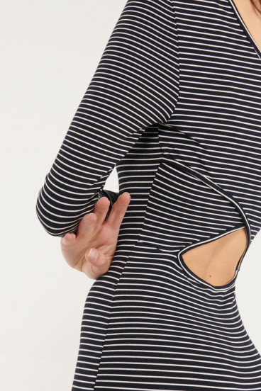 Vestido chic manga larga con detalle espalda.