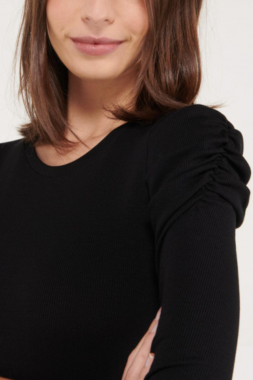 camiseta-manga-corta-unicolor-con-recogido-en-mangas