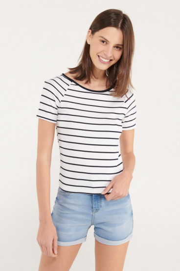 Camiseta básica, manga corta.