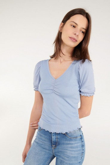 Camiseta con recogido en cuello y mangas