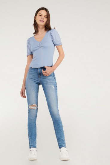 Camiseta con recogido en cuello y mangas