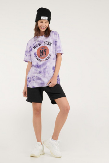 Camiseta manga corta tye dye con estampado en frente.