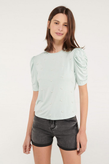 Camiseta manga corta unicolor con perlas.