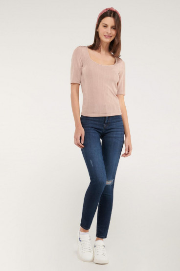 Camiseta chic manga corta con tela importada.