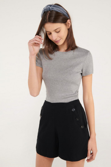 Camiseta básica, manga corta.