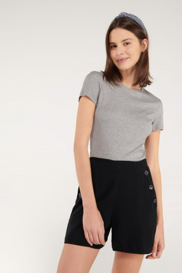 Camiseta básica, manga corta.