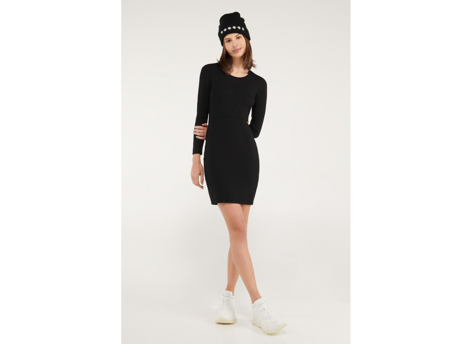 Vestido chic manga larga unicolor.