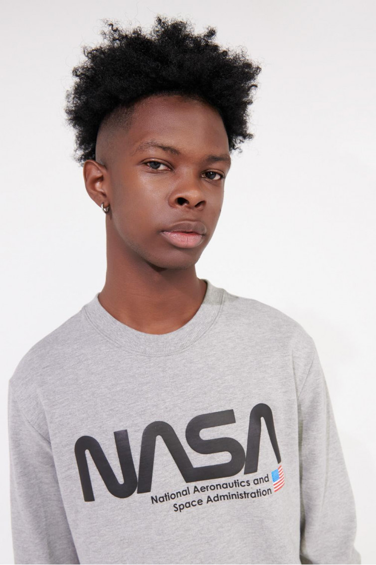 Buzo cuello redondo de NASA.