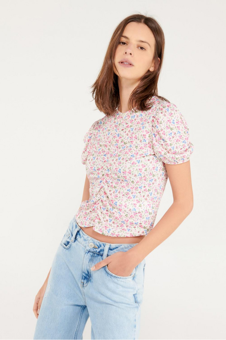 Camiseta manga corta con miniprint floral.