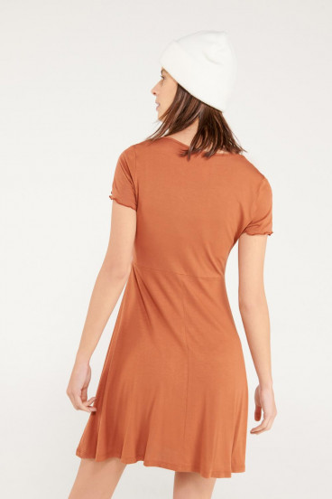 Vestido corto, unicolor manga corta.