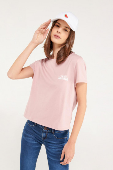 Camiseta manga corta con estampado en frente.