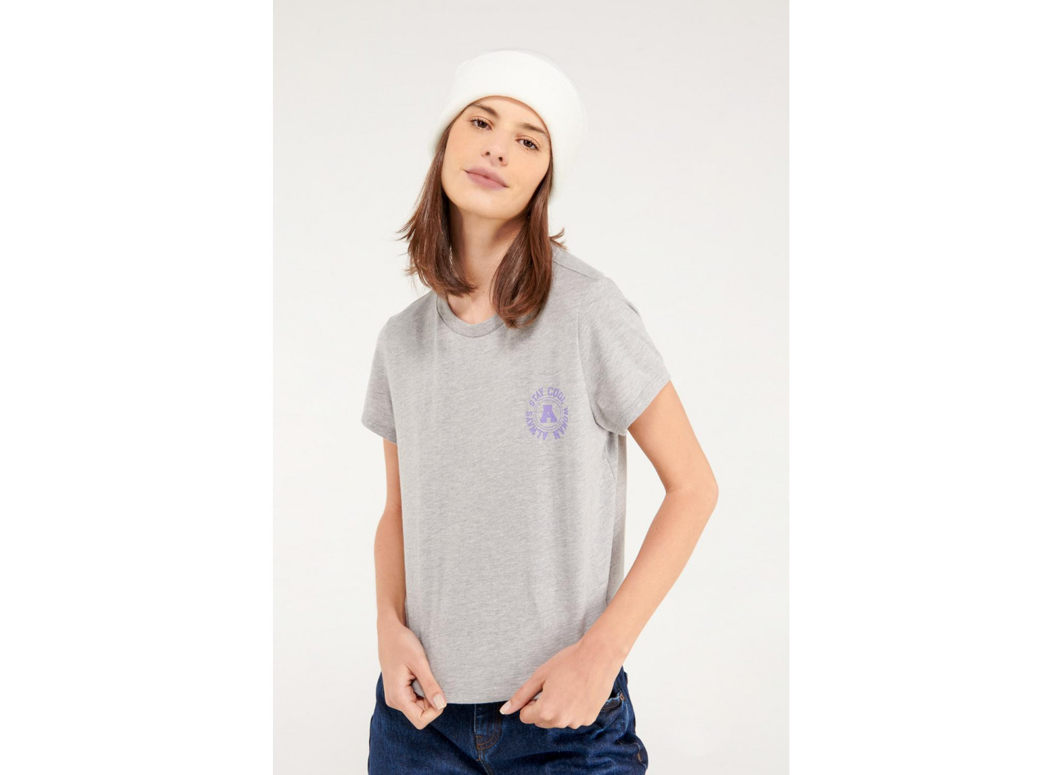 Camiseta manga corta con estampado en frente.