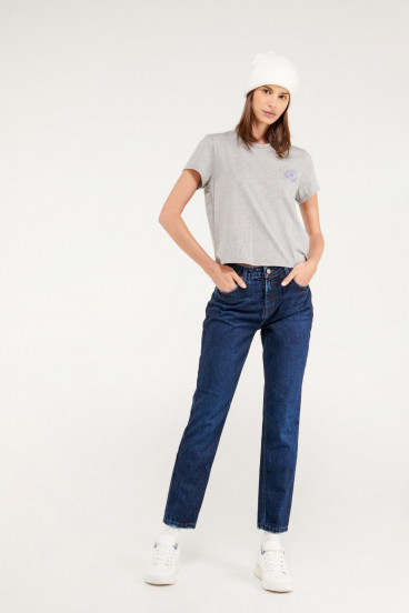 Camiseta manga corta con estampado en frente.