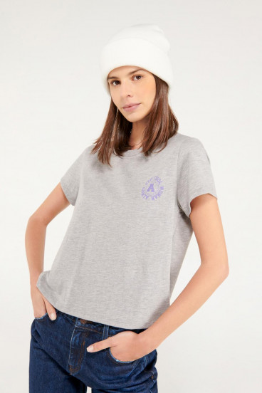 Camiseta manga corta con estampado en frente.