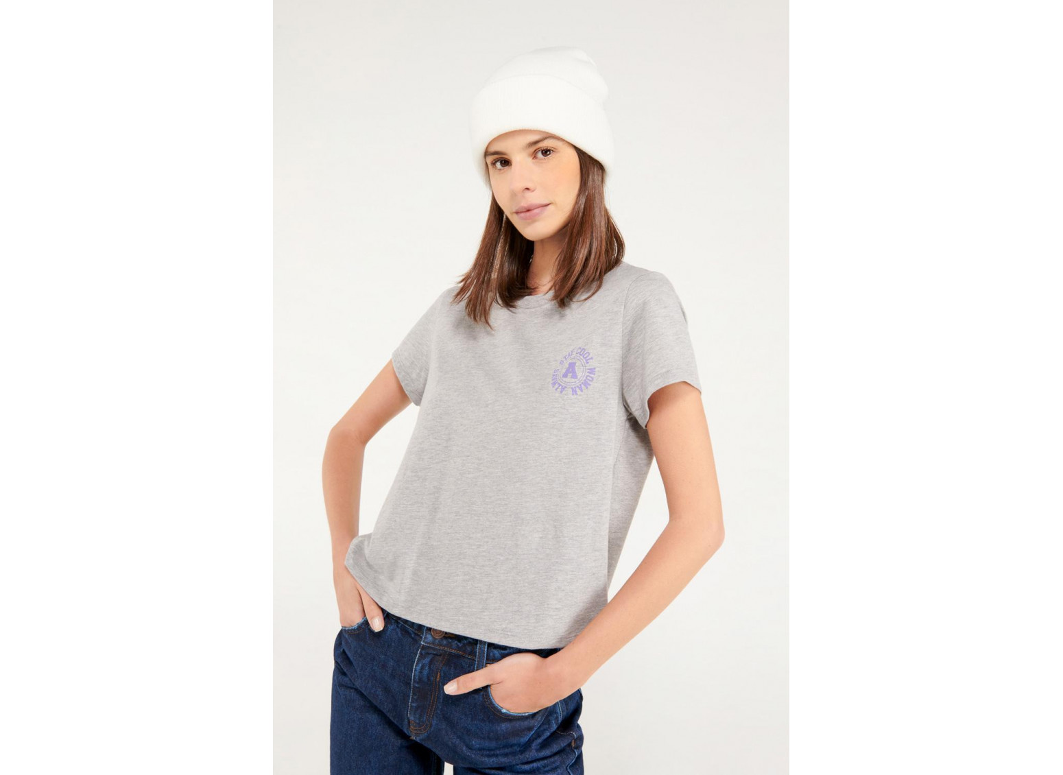 Camiseta manga corta con estampado en frente.
