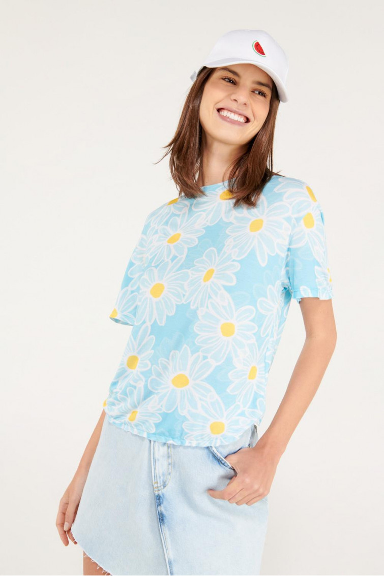 Camiseta manga corta con estampado en frente.