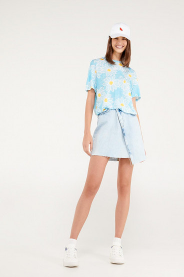 Camiseta manga corta con estampado en frente.