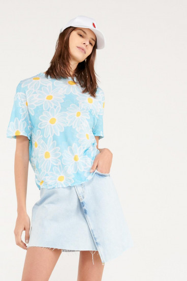 Camiseta manga corta con estampado en frente.