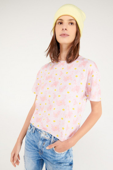 Camiseta manga corta con estampado en frente.