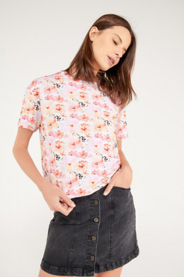 Camiseta manga corta con estampado en frente.
