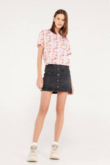 Camiseta manga corta con estampado en frente.