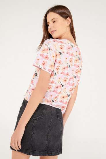 Camiseta manga corta con estampado en frente.
