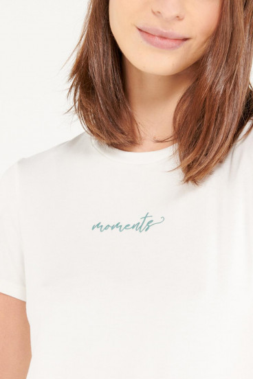 camiseta-manga-corta-y-cuello-redondo-con-estampado