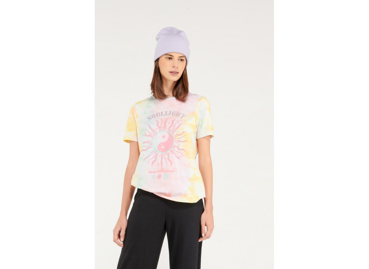 Camiseta manga corta con estampado en frente.