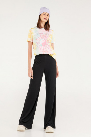 Camiseta manga corta con estampado en frente.