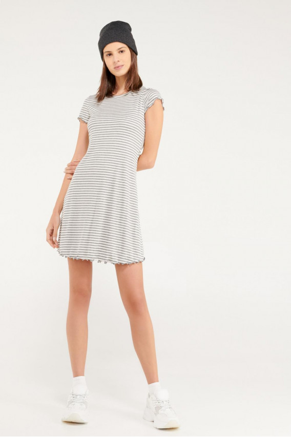 Vestido corto, en rayas manga corta.