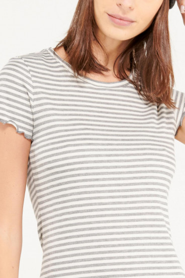 vestido-corto-en-rayas-manga-corta