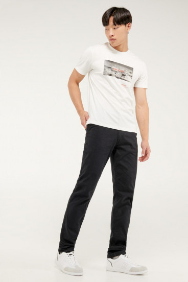 Pantalón unicolor tipo chino slim