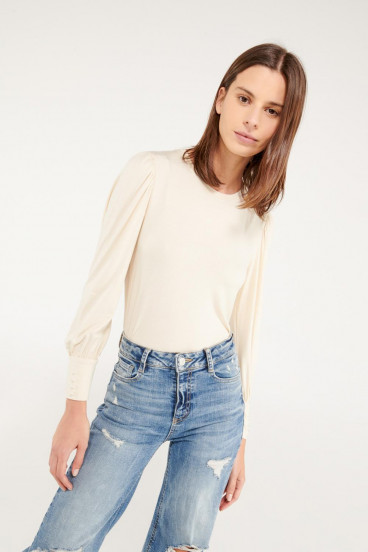 Camiseta manga larga con perlas.