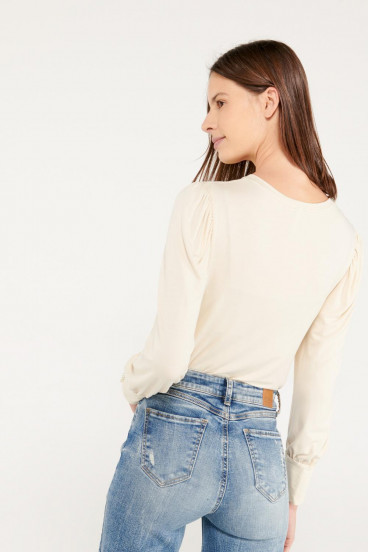 Camiseta manga larga con perlas.