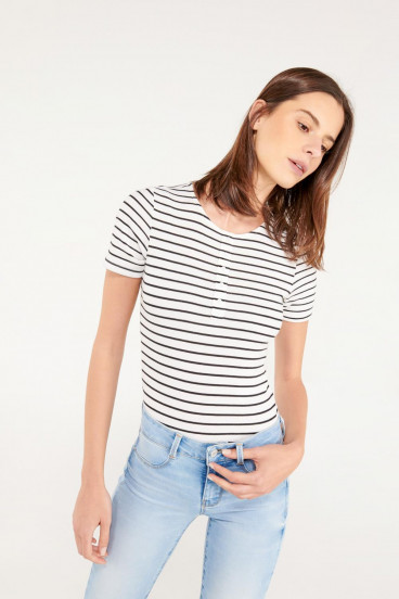 Body manga corta a rayas.