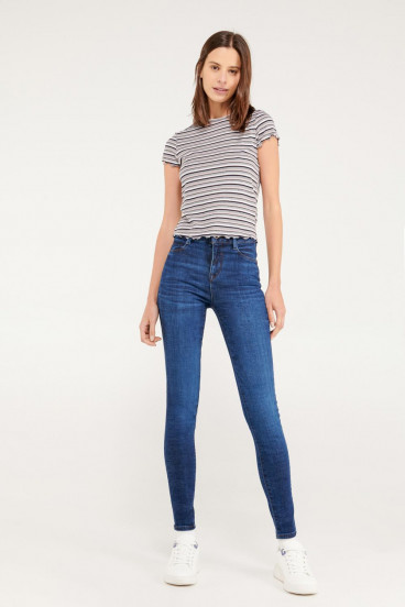 Camiseta cuello redondo para mujer, manga corta en rib.