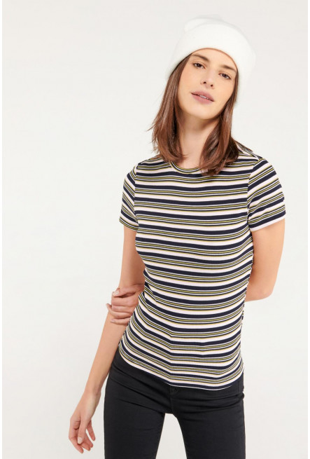 Camiseta básica, manga corta.