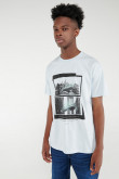 Camiseta manga corta con estampado.