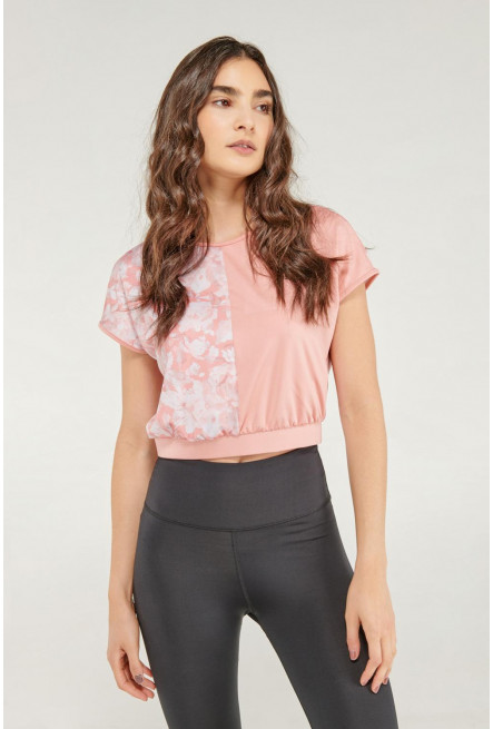 Camiseta Fit manga sisa con estampado.