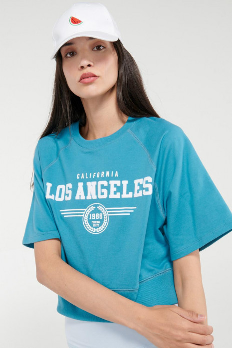 Camiseta manga corta con estampado en frente.